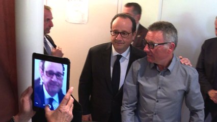 François Hollande déambule à Tulle après son vote
