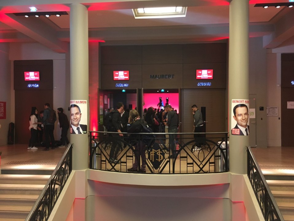 À la Maison de la Mutualité, la soirée de Benoît Hamon se prépare