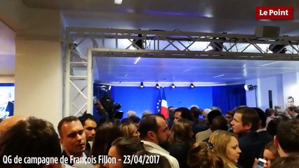 Télécharger la video: Les militants Les Républicains en attente du discours de François Fillon