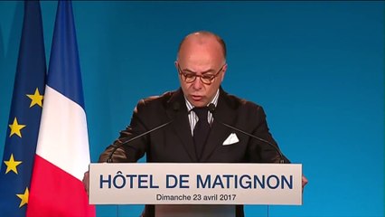 Le Premier ministre Bernard Cazeneuve appelle à voter Macron