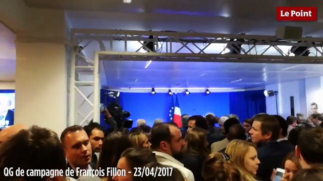 Les militants Les Républicains en attente du discours de François Fillon