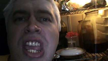 Цветёт цветочек в холодильнике