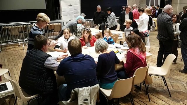 Dépouillement encore encours à 21h20 sur 2 bureaux à la salle des fêtes de Vienne