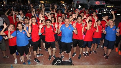 Türk Sporcuların Büyük Çoğunluğu Olimpiyat Köyü'ne Giriş Yaptı