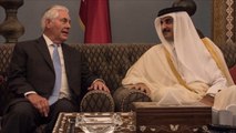 تيلرسون يغادر الدوحة في ختام جولة لبحث الأزمة الخليجية