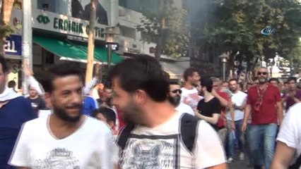 Taraftarlardan Belediyeye Siyah Çelenk