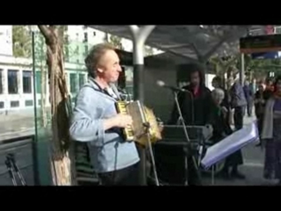 Jules Bourdeaux sur la T2 du tramway parisien