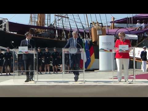 Trieste, Gentiloni accoglie la Cancelliera tedesca Merkel e il Presidente francese Macron