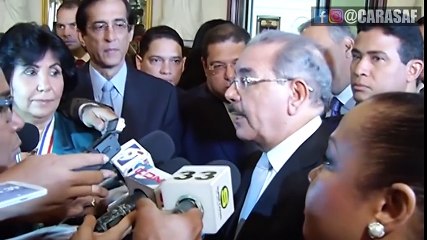 Presidente Danilo Medina Cantando