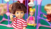 Et à gelé enfants Beaucoup de de parc Cour de récréation les tout-petits Barbie kelly elsa anna secrets club