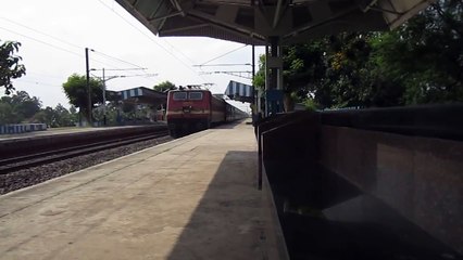CNB WAP-4 Poorva Express tears Jhapandanga