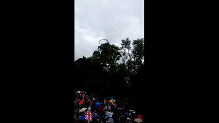 Vòng tròn đen bí ẩn nghi UFO xuất hiện khắp thế giới