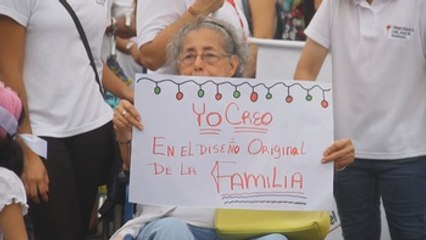 Miles de personas marcharon en defensa de la familia tradicional en Panamá