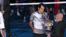 Rod Laver presents the cup to Roger Federer | Australian Open 2017