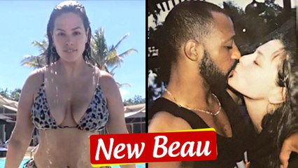 2Ashley Graham Flaunts Huge CLEAVAGE & New Boyfriend In Latest Video