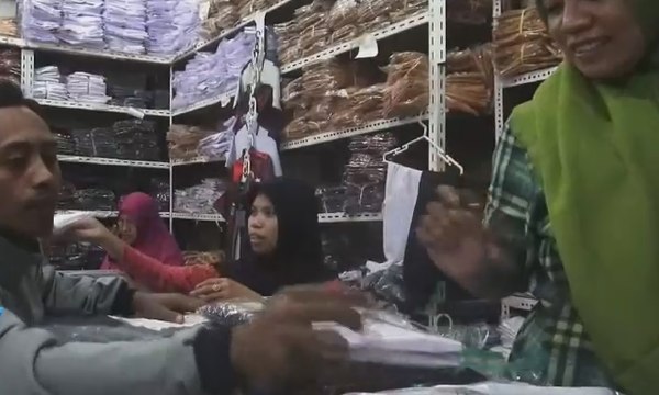 Tahun Ajaran Baru, Seragam Sekolah Laris