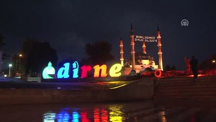 Selimiye'ye "Birliğimiz Daim Olsun" Mahyası Asıldı