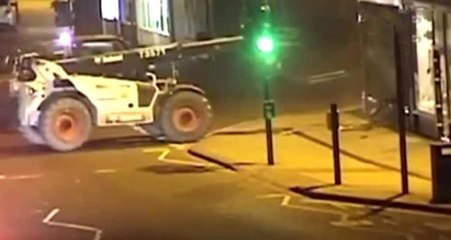 Akılalmaz Hırsızlık: Forkliftle ATM'yi Çaldılar