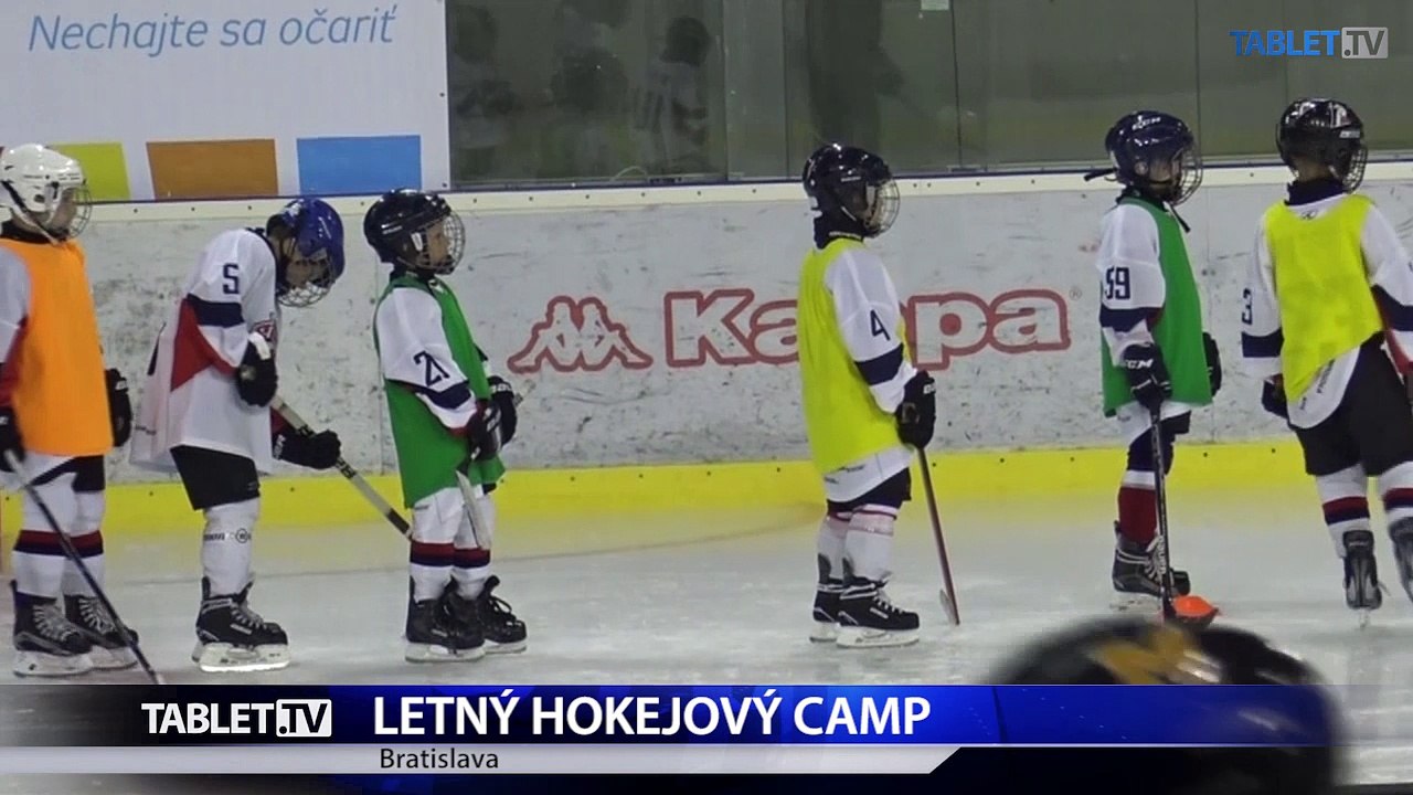 Leto trávia na ľade a s hokejkami