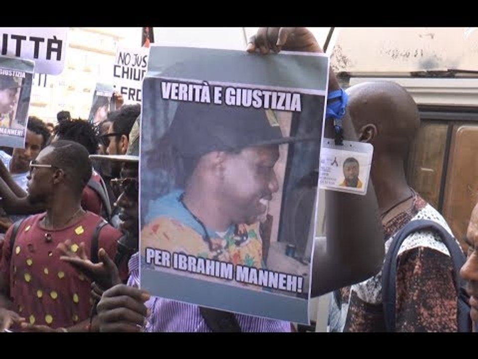 Napoli - "Giustizia per Ibrahim", in mille sfilano in corteo (13.07.17)