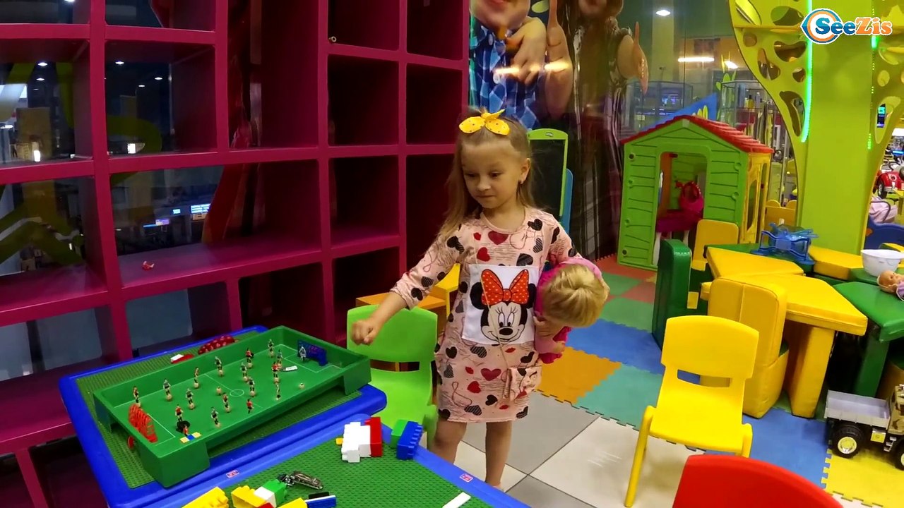 Едем в Магазин Игрушек Покупаем Коляску для Куклы / Видео для Детей