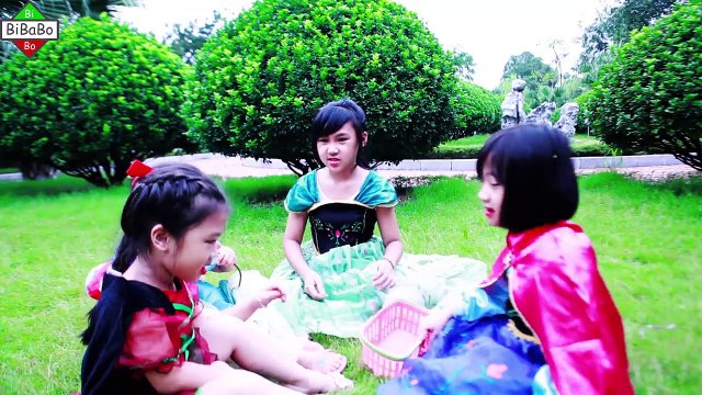 Una y una en un tiene una un en y Ana dulces dispensador de congelado divertido en en Es inferior bromista hombre araña superhéroe veneno en elsa pez rea