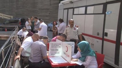 Sağlık Çalışanları Milli Birlik Günü'nde Kan Bağışladı