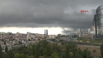 Saat 10.00.. Istanbul'da Gündüz Geceye Döndü.