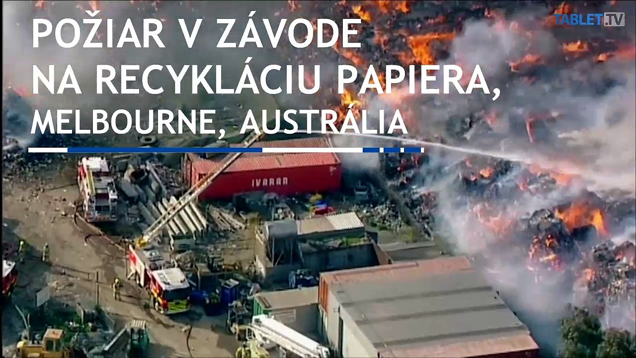 Požiar v recyklačnom závode hasiči nevedia dostať pod kontrolu