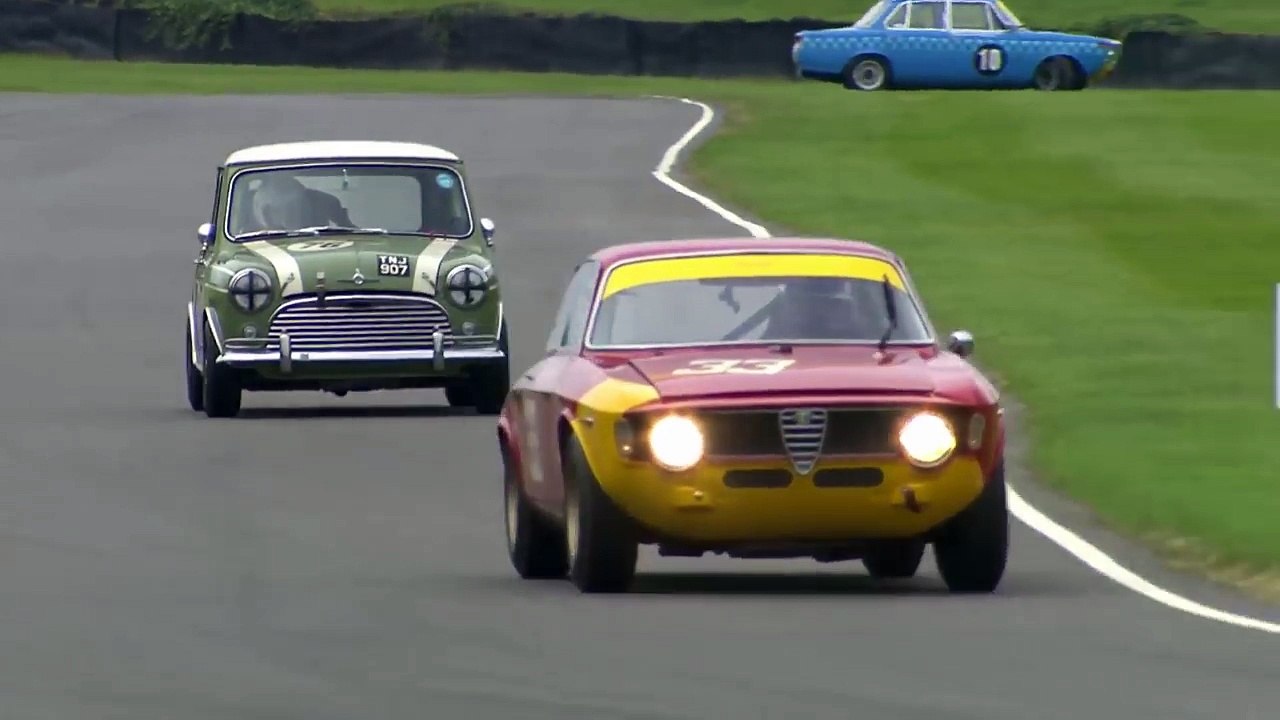Mini v Alfa Romeo: Epic 'Italian Job' chase