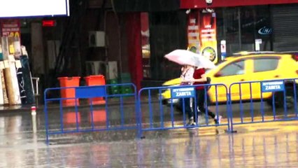 İstanbul'da Sağanak Yağış Başladı