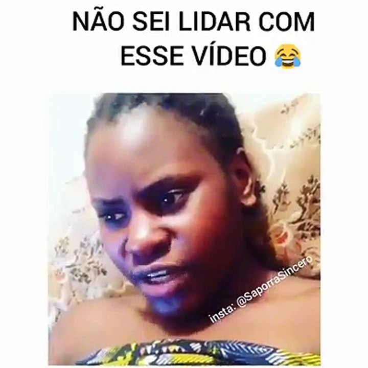 Rapariga tentou imitar um "beatboxer" mas o resultado é de partir o côco a rir!