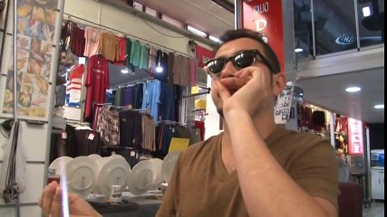 Ateşte Erittiği Cama Nefesiyle Şekil Veriyor