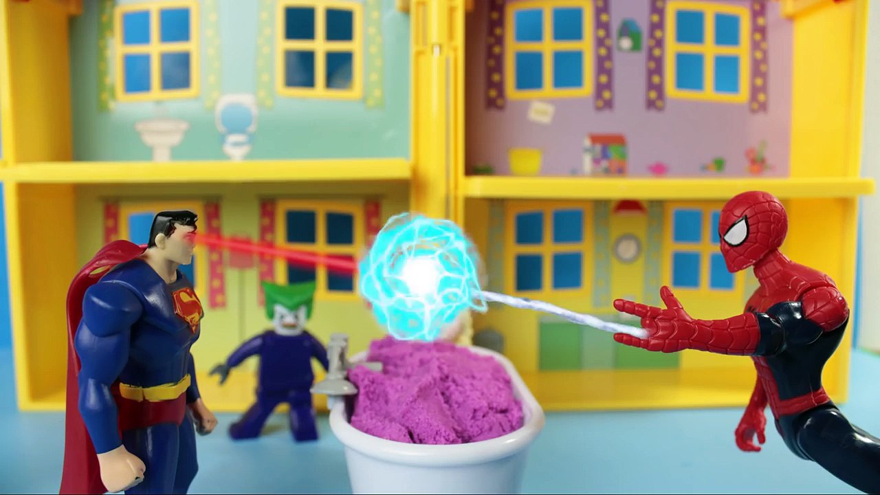 Superman briga com Homem Aranha para salvar a Frozen Elsa - Desenho Completo em Portugues