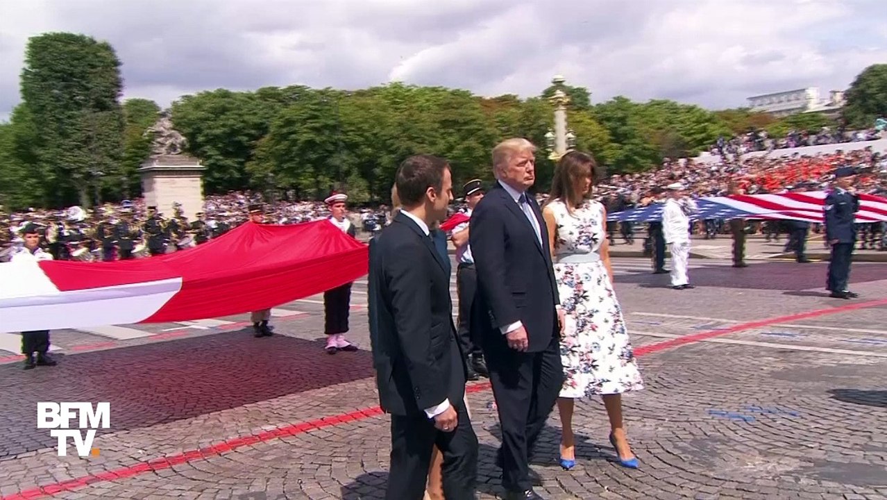 29 secondes. Une longue, très longue, dernière poignée de main entre Trump et Macron