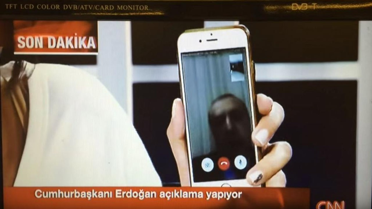 حديث مع هاندي فرات التي ساهمت باحباط الانقلاب على أردوغان