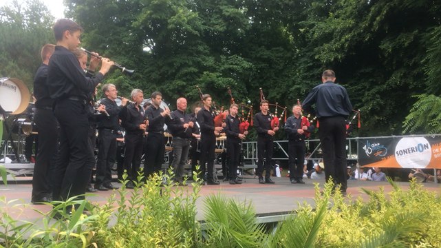 Le bagad d'Auray lors du championnat national de bagadoù