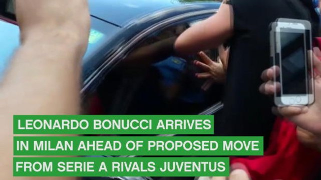 Milan fans go wild for Bonucci