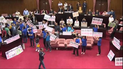 Tayvanlı Milletvekilleri Birbirine Girdi