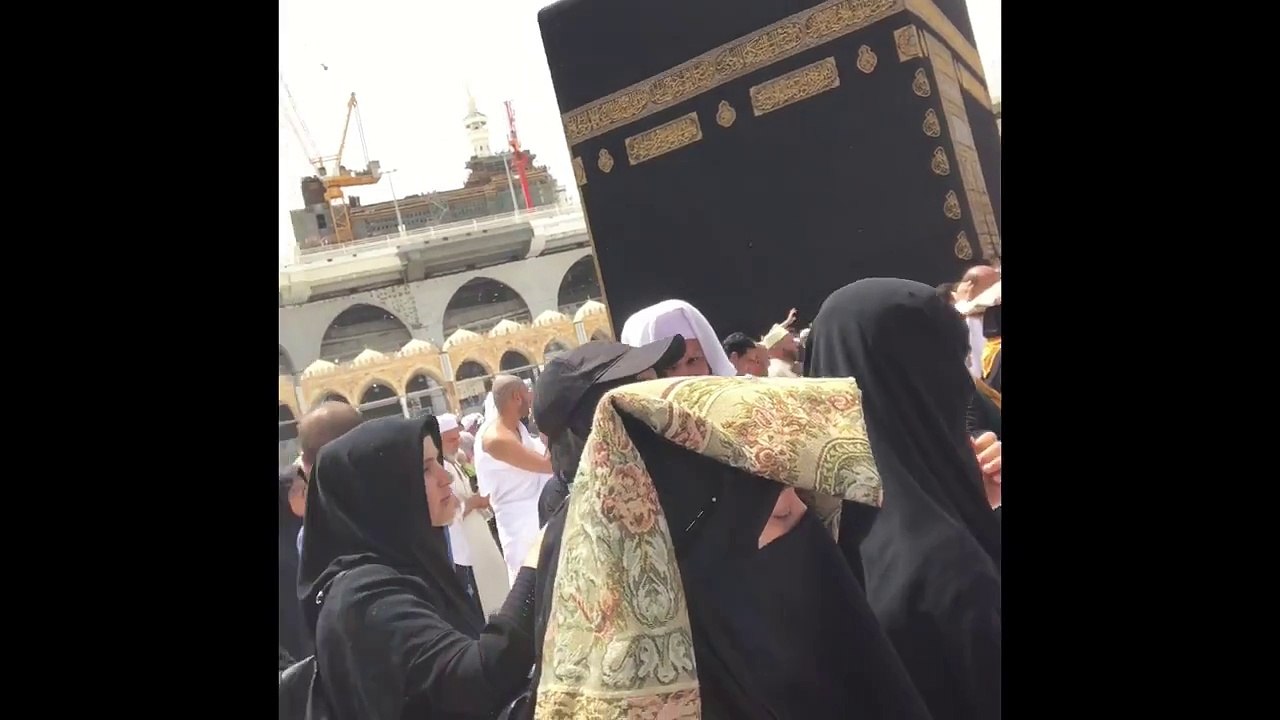 Metin Demirtas. Umre 2017. Kabeyi görünce yapilacak en güzel dua. Kabede dua nasil yapilir. Kabede dua nasil yapilmali. Kabede hangi dualar okunur. Tavafda hangi dualar okunur. Rabbena dualari Tavaf. Mescidi Haram. Makkah Mukarramah. Tawaf Masjid Al Haram