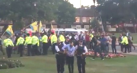 Londra'da Yol Kesen PKK'lılar, 15 Temmuz Anmasına Giden Türklere Saldırdı