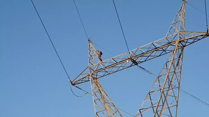 Idoso de 67 anos alcoolizado, tenta se jogar de uma torre de energia na rua Osvaldo Cruz em Manaus
