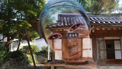 Artist Perfectly Blends In With Stunning Background