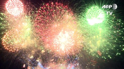 Torre Eiffel celebra 14 de Julho