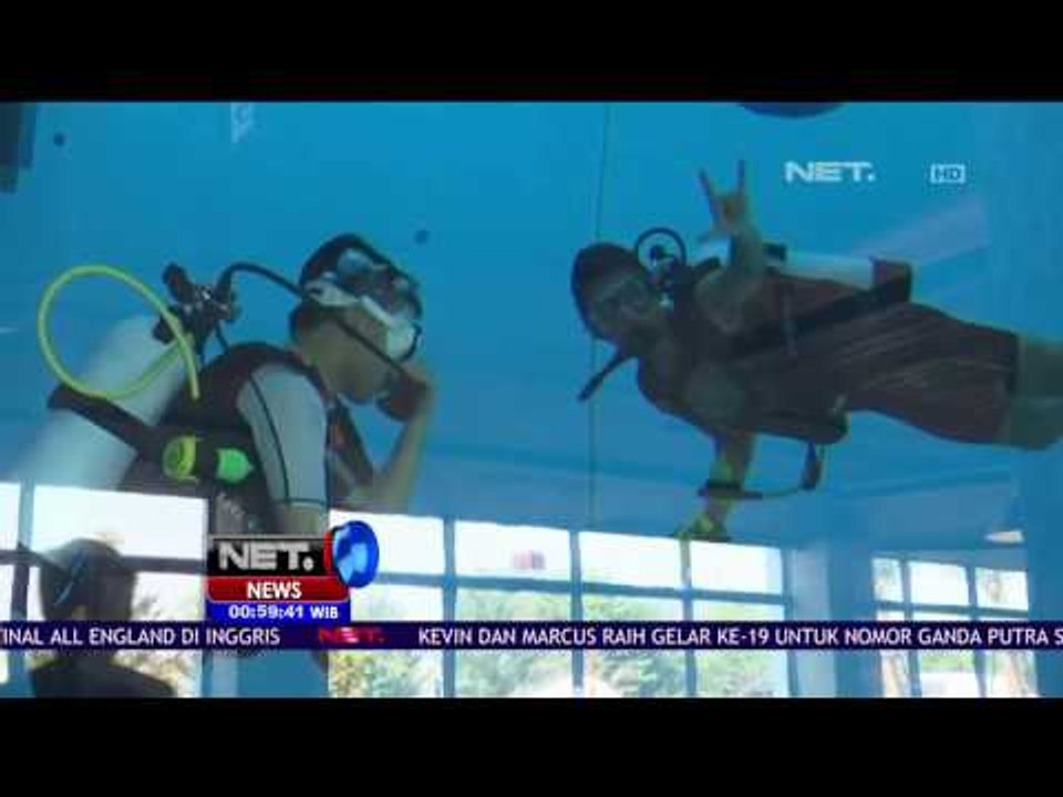 Sensasi Scuba Diving Sambil Berfoto di Kolam Renang Hotel - NET24