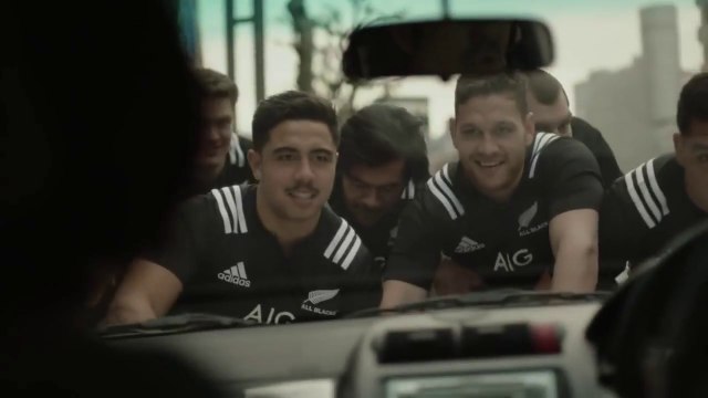 Les All Blacks plaquent des Japonais à Tokyo ! Pour leur sécurité...