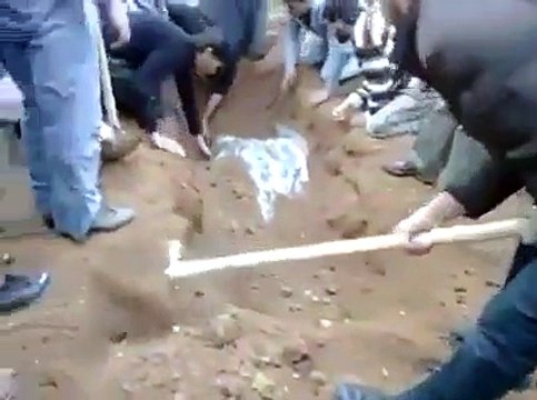 Shaam Ke Sehar Darah Mein Ek Qabar Khodi Tu Us Mein Kai Saalon Se Dafan Muslam Mujahidon Ki Halat Kaisi Thi