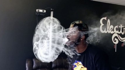 Méduse en rond de fumée impressionnante