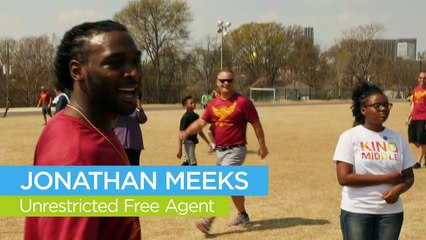 NFL Linebacker Sam Barrington Models Leadership and Volunteerism for Youth | Points of Light
