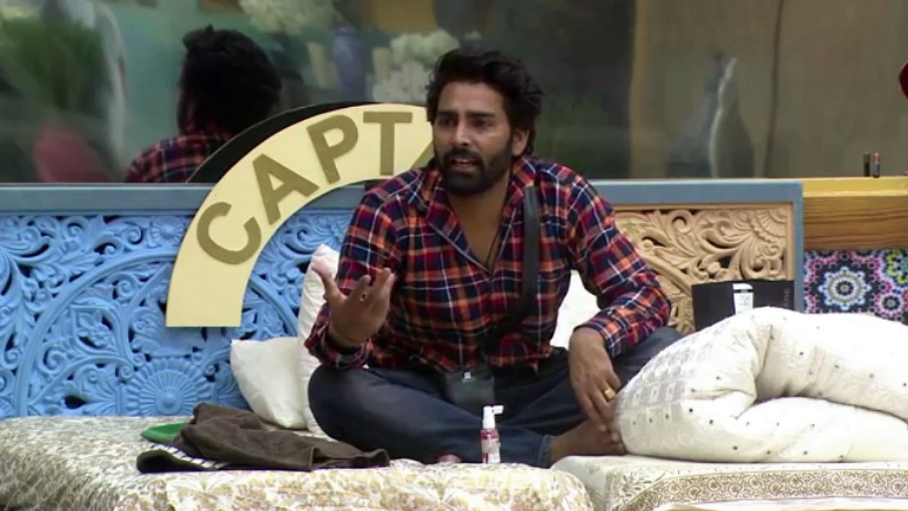 Housemates having a conversation about Rohan & Lopamudra on Bigg Boss 10